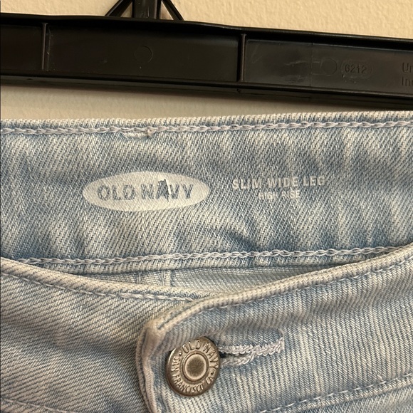 Old Navy Light Blue Striped Cropped Jeans - Picture 2 of 5